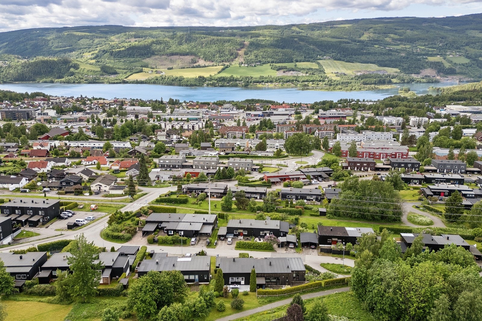 For barnefamilier er beliggenheten ideell, med både Nordre Ål skole, Smestad ungdomsskole og flere barnehager i nærheten. Galleribilde