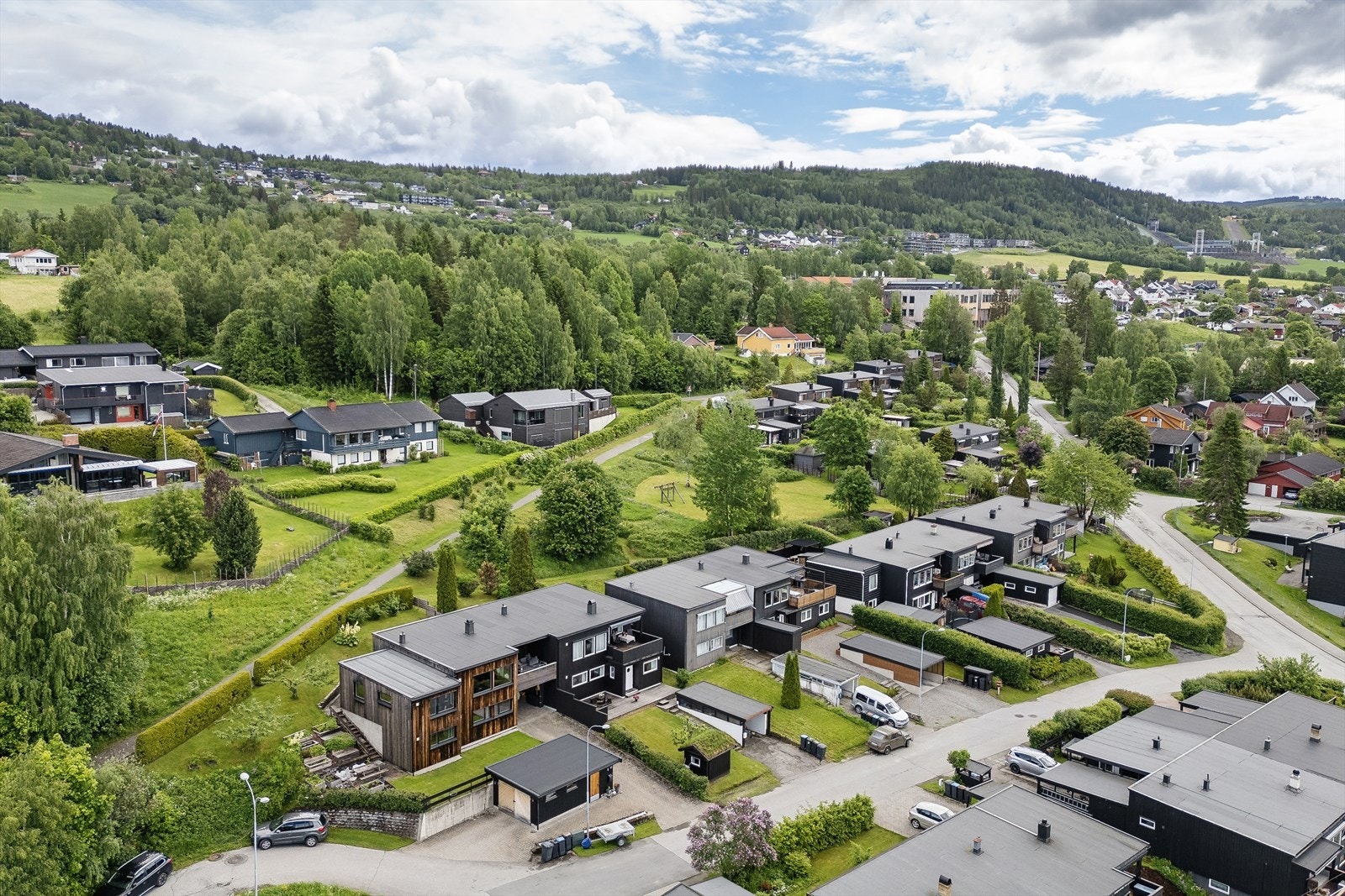 Området byr på flotte rekreasjonsmuligheter, med kort vei til friområder og tennisanlegg mm. Galleribilde