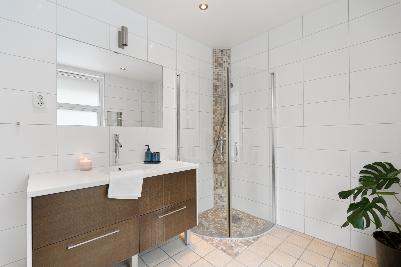 Badet har varme i gulv. Galleribilde