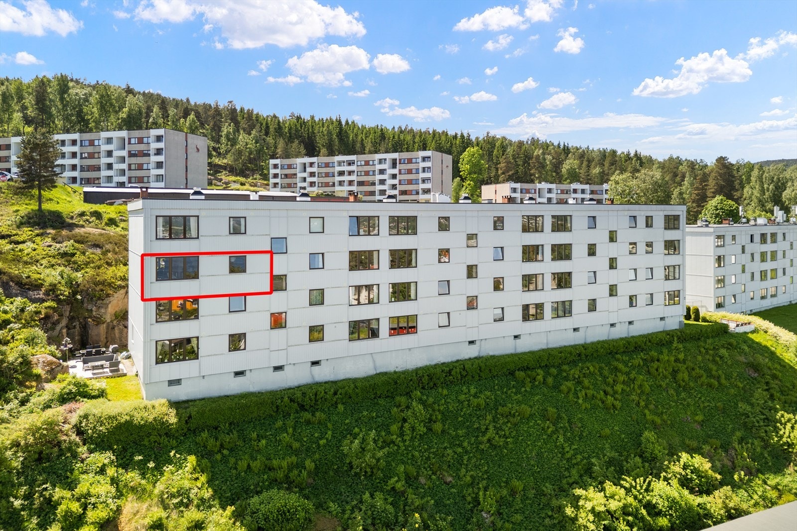 Fra leiligheten er det kort vei til servicetilbud, offentlig kommunikasjon og sentrum. Galleribilde