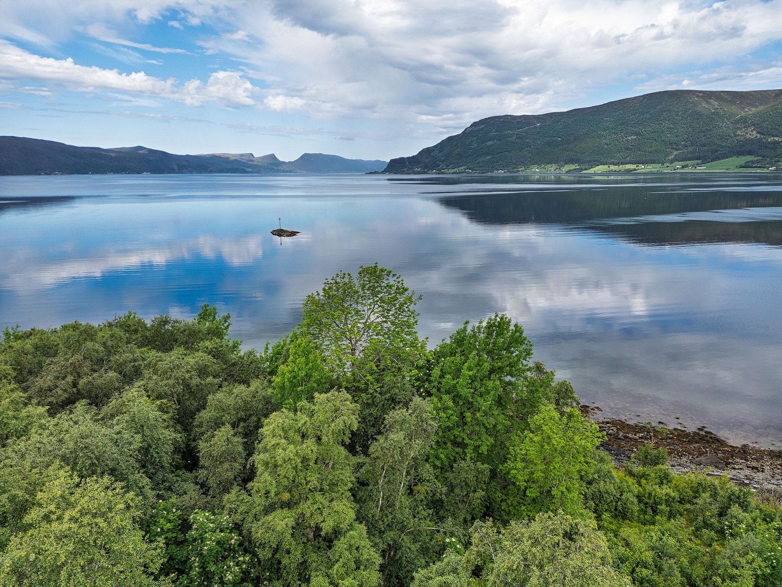 Dei vakre fjordane Syltefjorden og Vanylvsfjorden lokkar med godt fiske Galleribilde