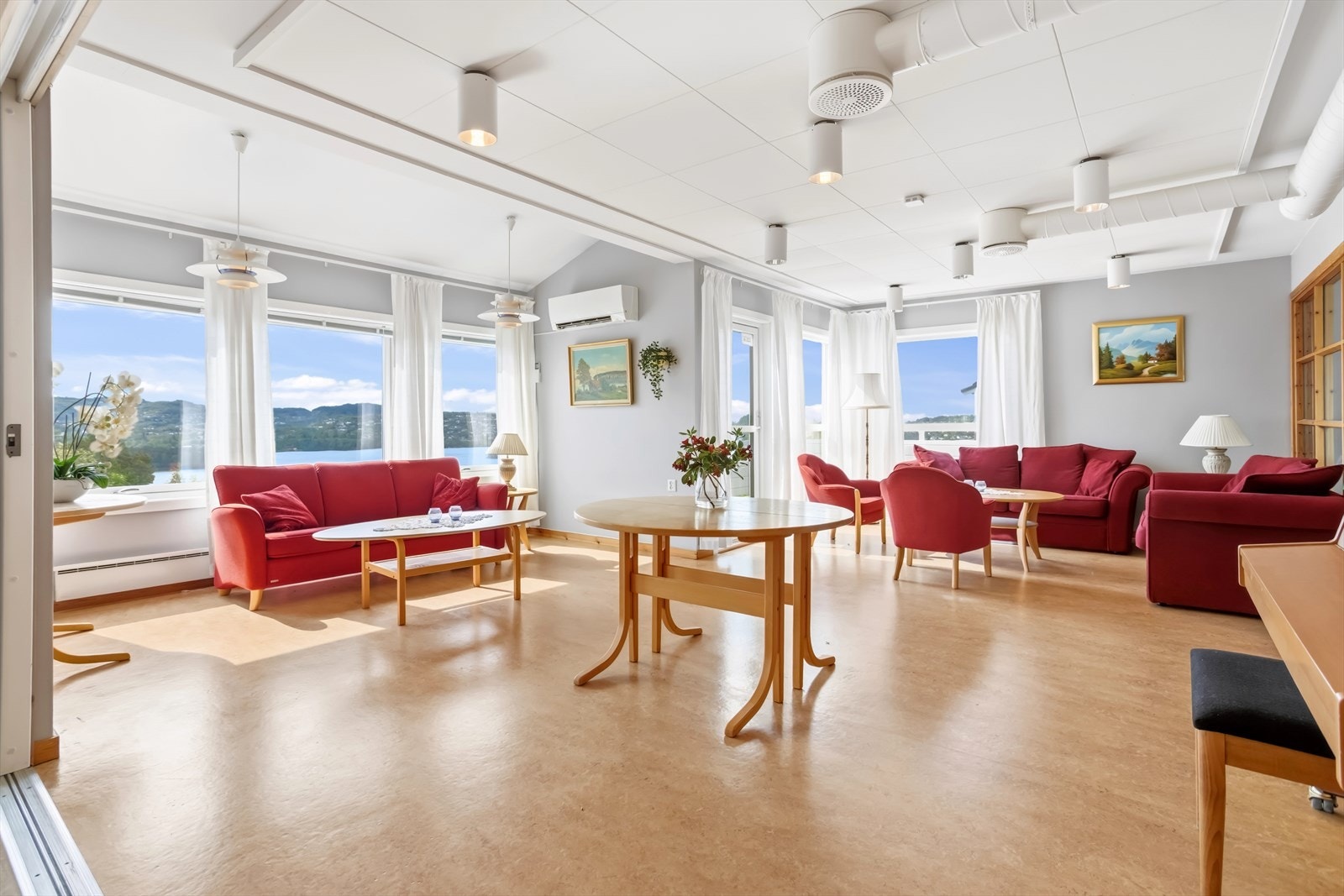 Borettslaget fremstår som velholdt og byr på trivelige fellesområder som skaper gode rammer for et hyggelig bomiljø. Galleribilde