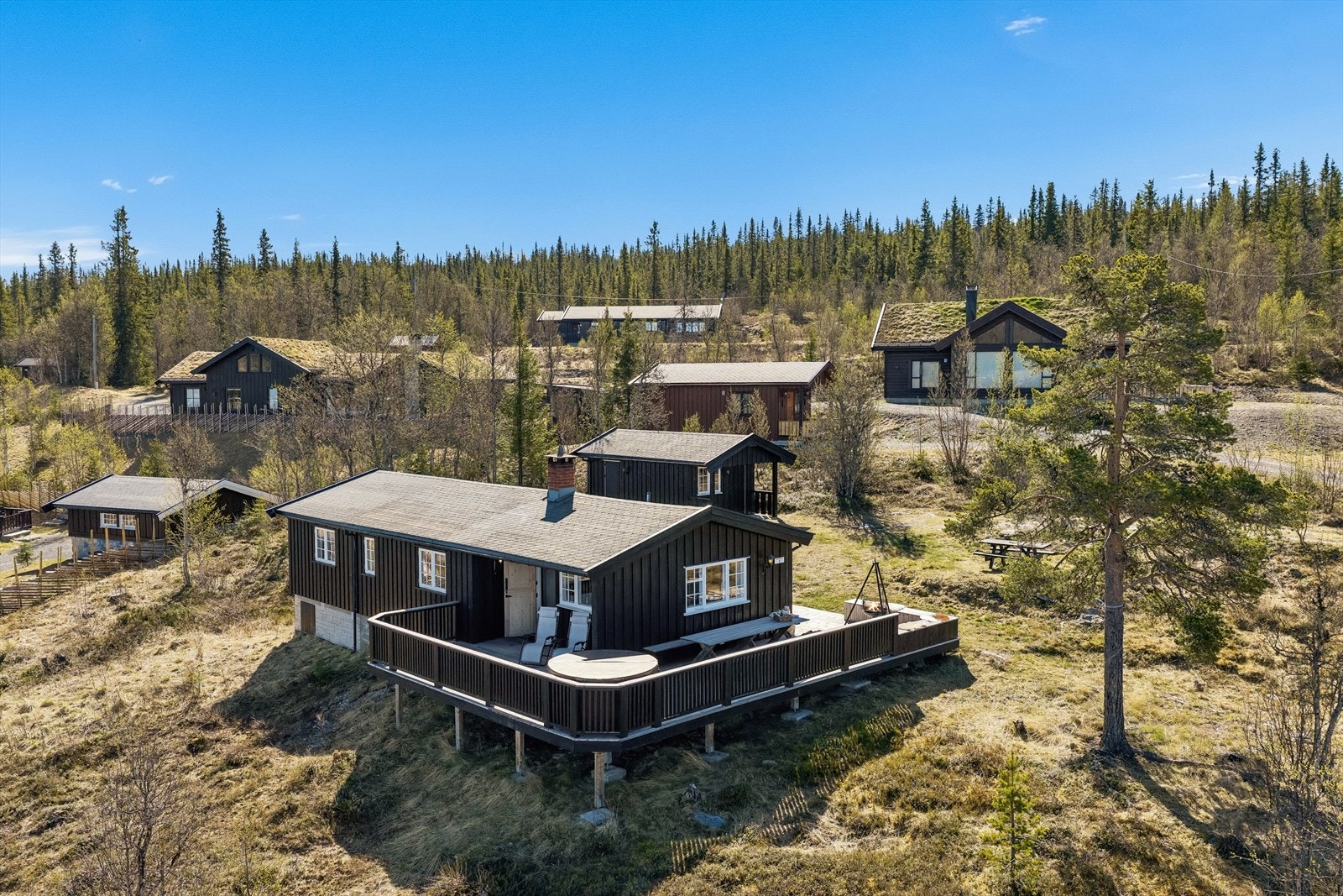 Dette er en velholdt og funksjonell fritidsbolig med moderne fasiliteter samtidig som den tradisjonelle hytteatmosfæren er godt ivaretatt. Galleribilde
