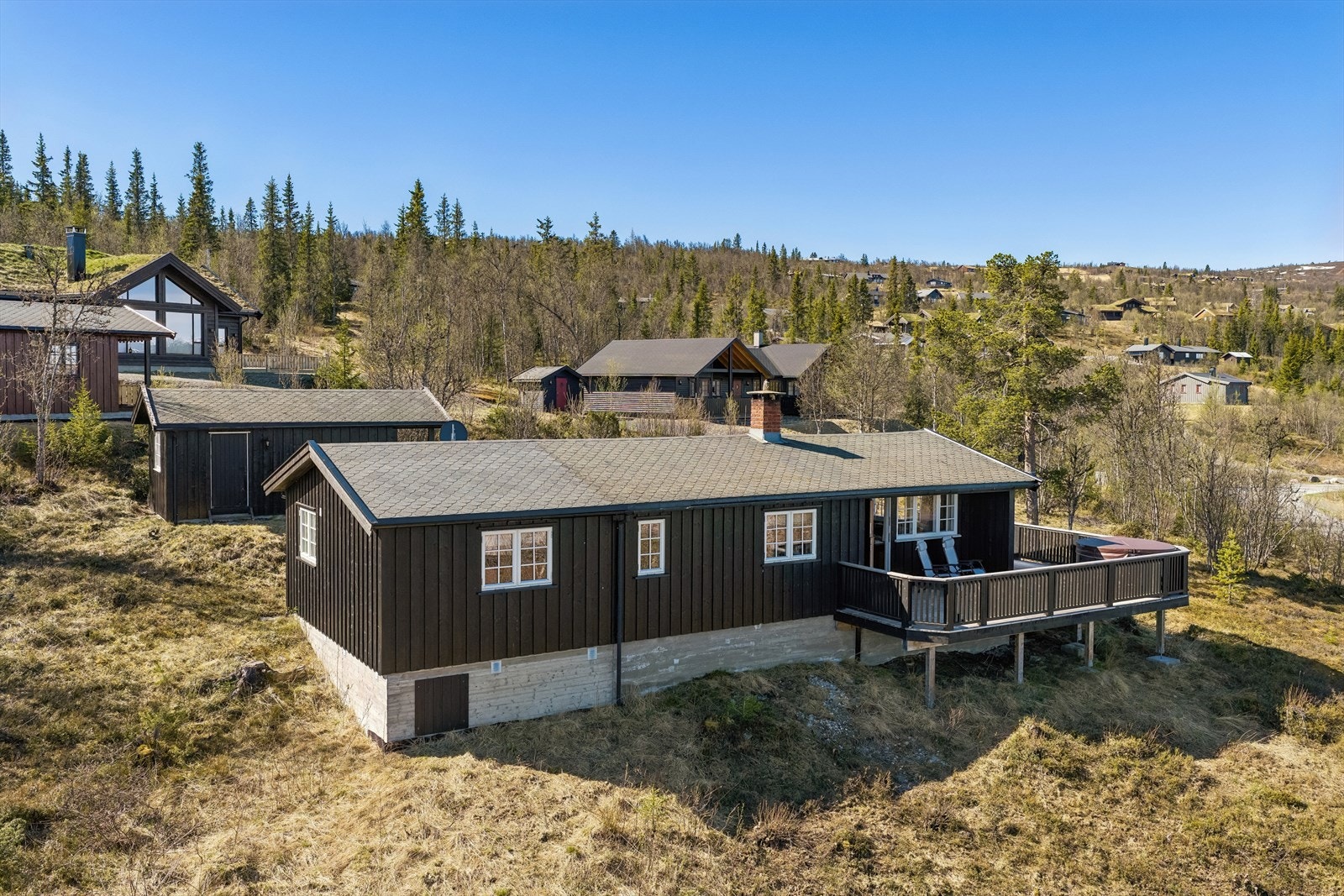 Velkommen til en hyggelig visning i Tildheim hyttefelt. En eiendom presentert av Linn Hamre hos Aktiv Valdres Eiendomskontor. Galleribilde
