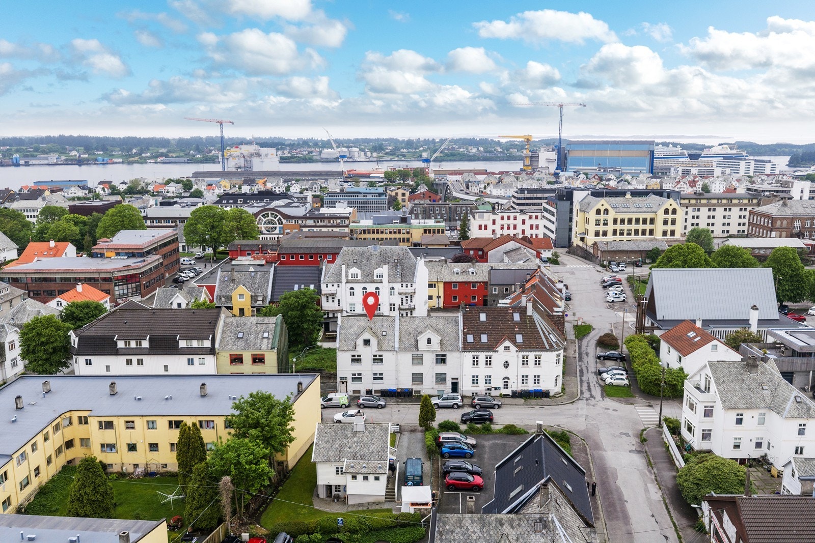 Velkommen til Øvregata 98 - presentert av eiendomsmegler Alexander Kvalevaag Skree v/ Aktiv Eiendomsmegling!
Foto: Vestbris Galleribilde