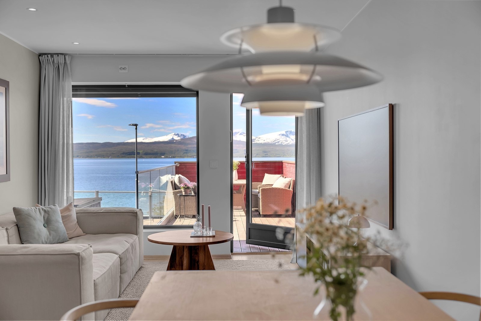 Utgang til balkong fra stue Galleribilde