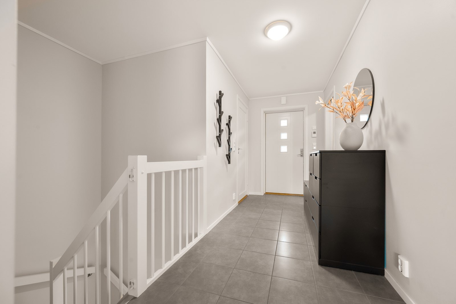 Rommets gode utforming gir naturlige muligheter for smart oppbevaring. Galleribilde
