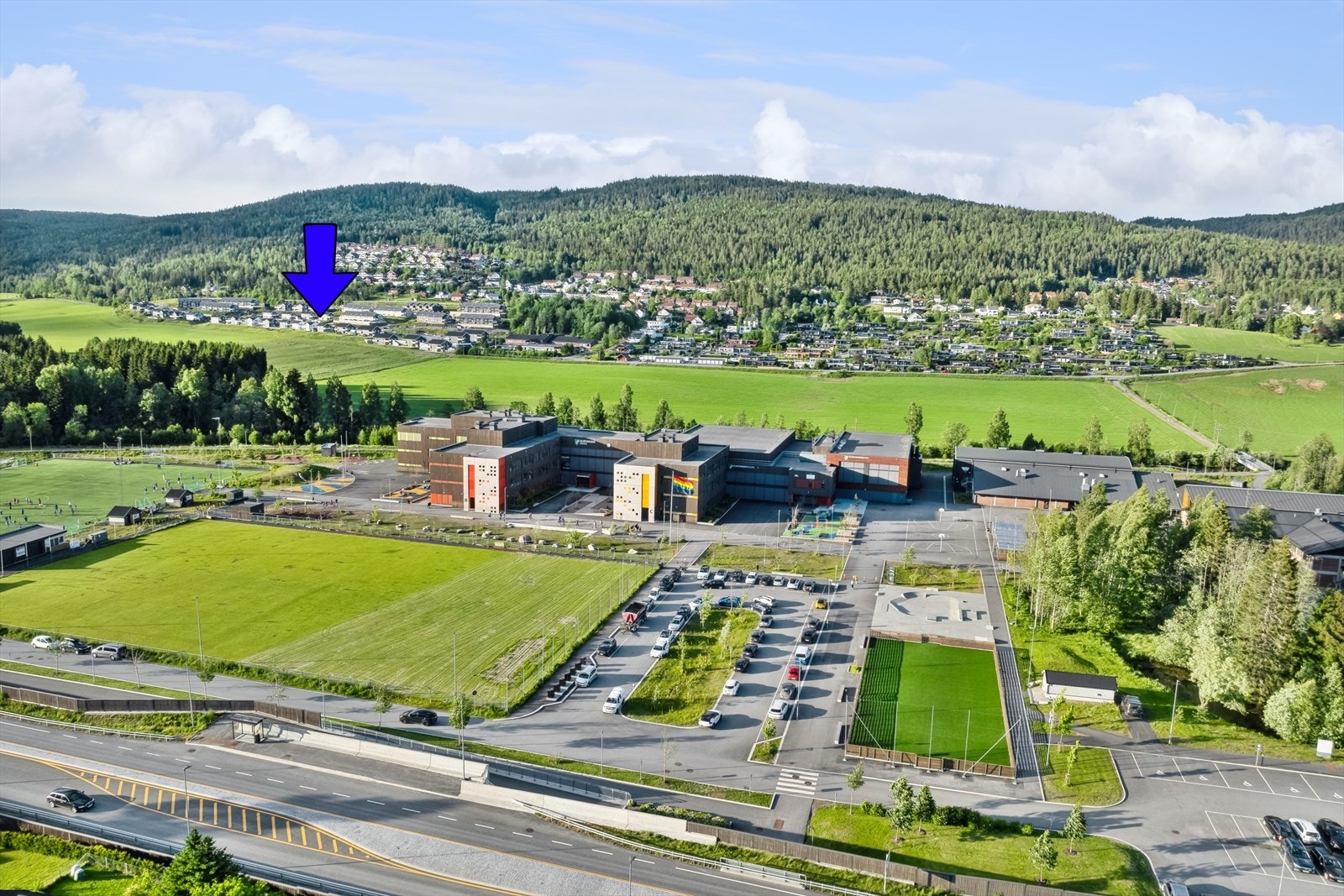 Kort og bilfri skolevei til Elvetangen barne- og ungdomsskole. Galleribilde