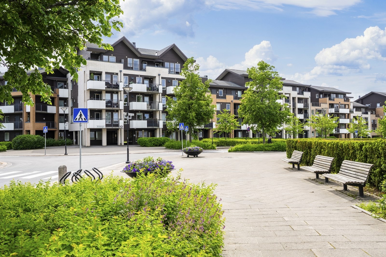 Leiligheten og inngangen til blokka ligger sentralt og fint til. Kort vei til bla. Coop obs og sentrum. Galleribilde