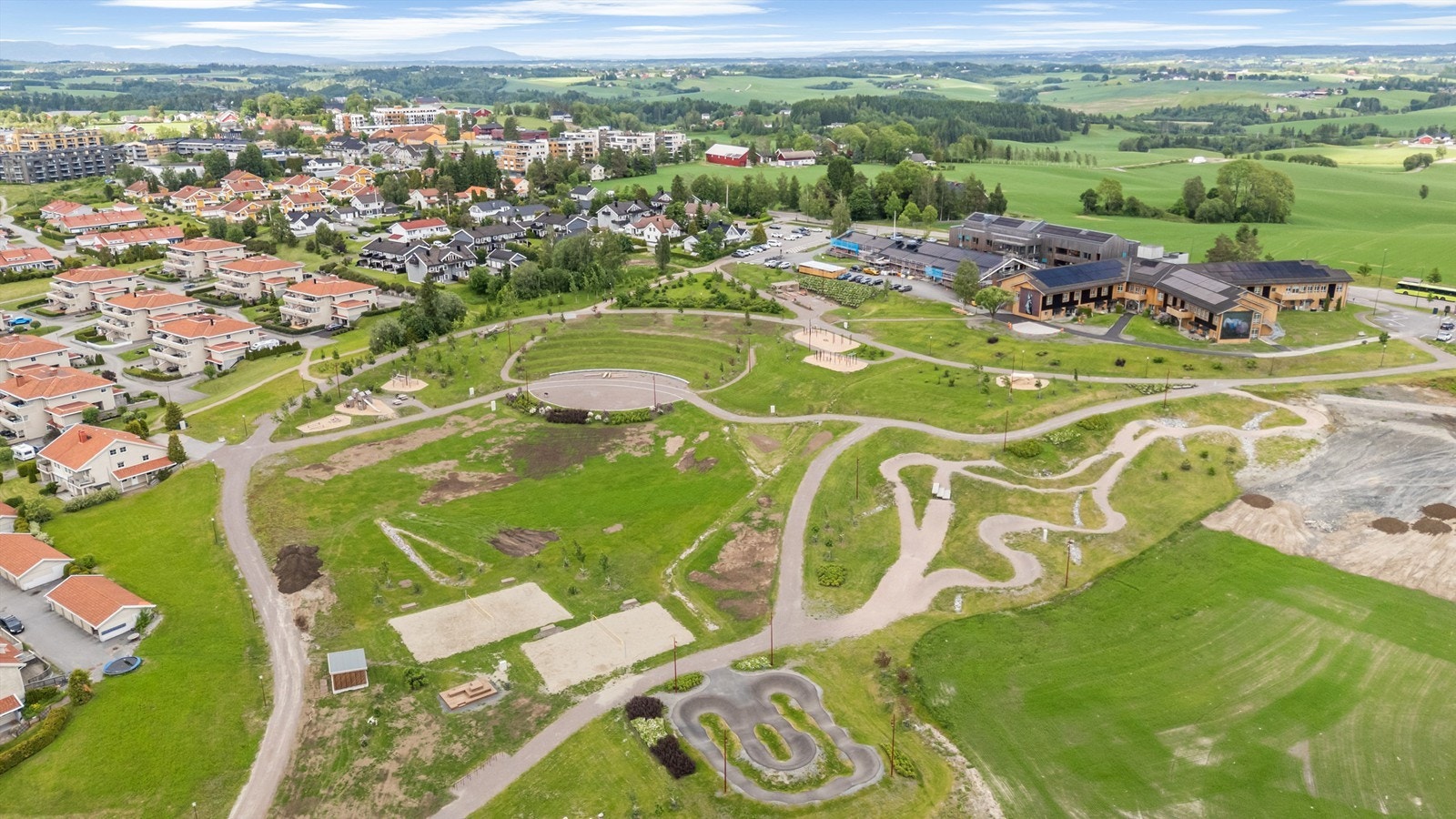 Rett i nærheten befinner det seg en ny sykkelpark og andre aktivitetstilbud. Galleribilde