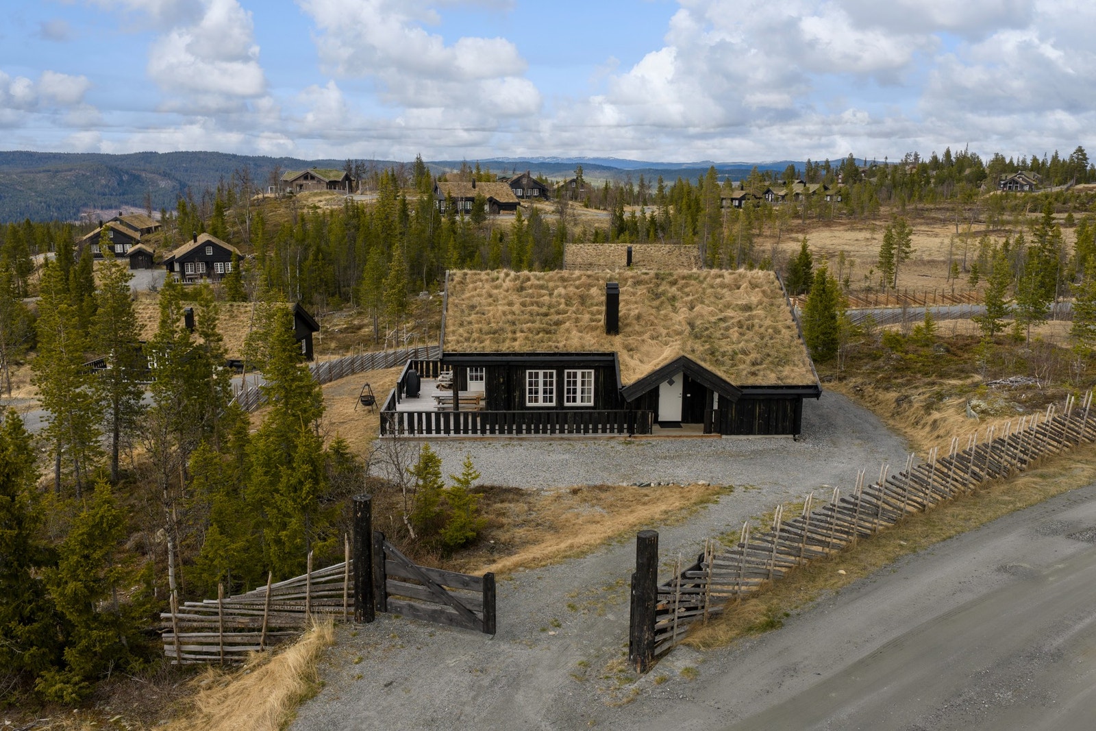 Velkommen til Nystølsikten 42 - en moderne og innholdsrik fritidsbolig oppført i 2020. Galleribilde