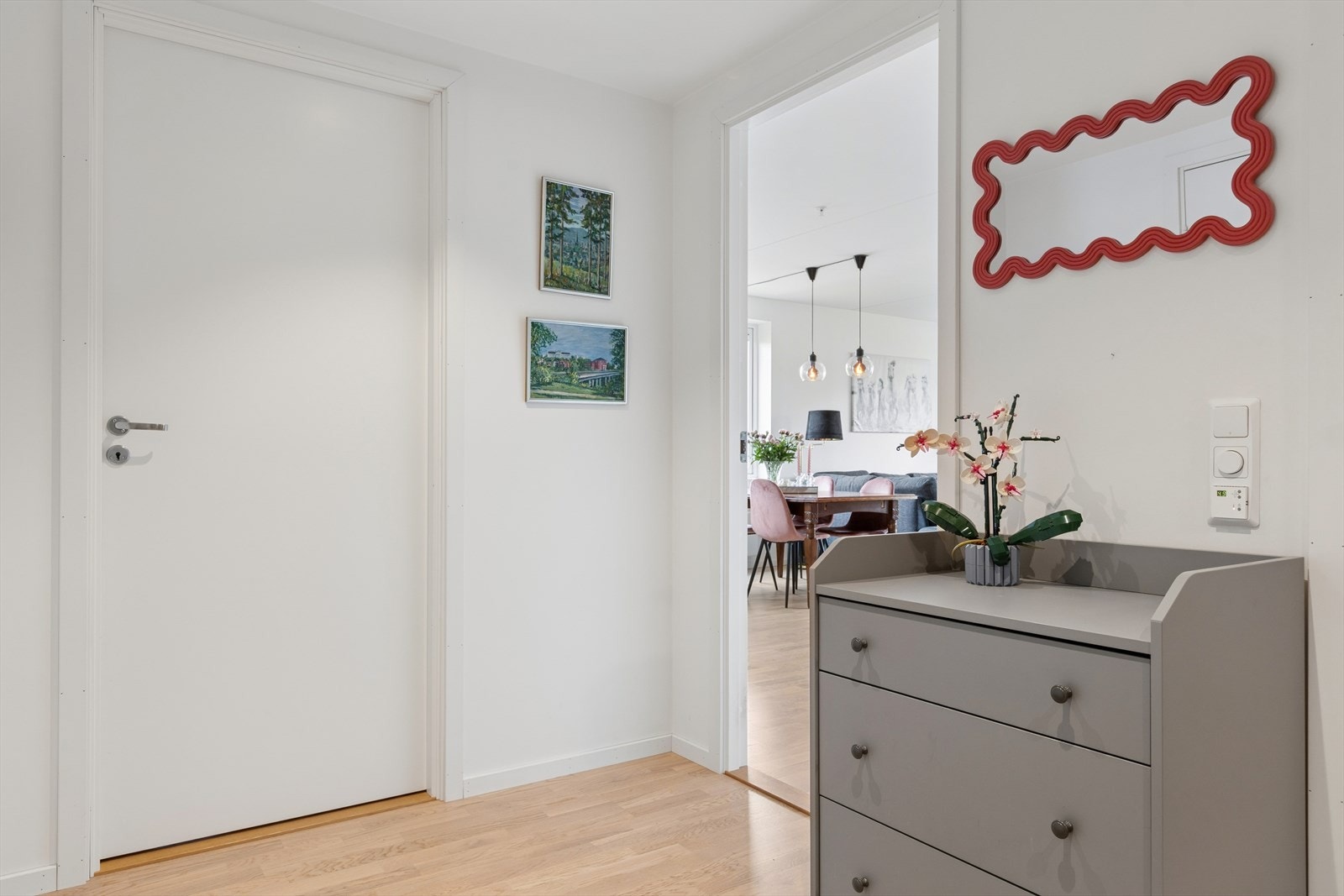 Fra gangen er det tilgang til en praktisk innvendig bod for ekstra lagringsplass. Galleribilde