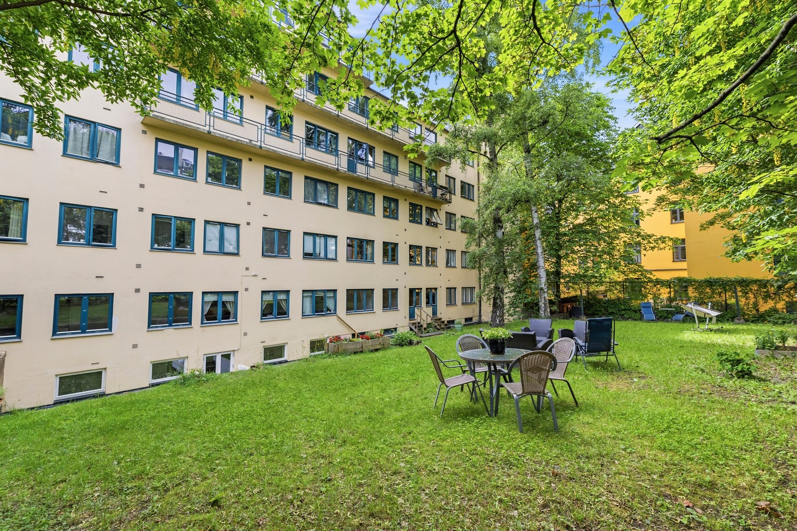Dette er en stille og rolig beliggenhet, men med kort vei til alt av bydelens fasliteter. Galleribilde