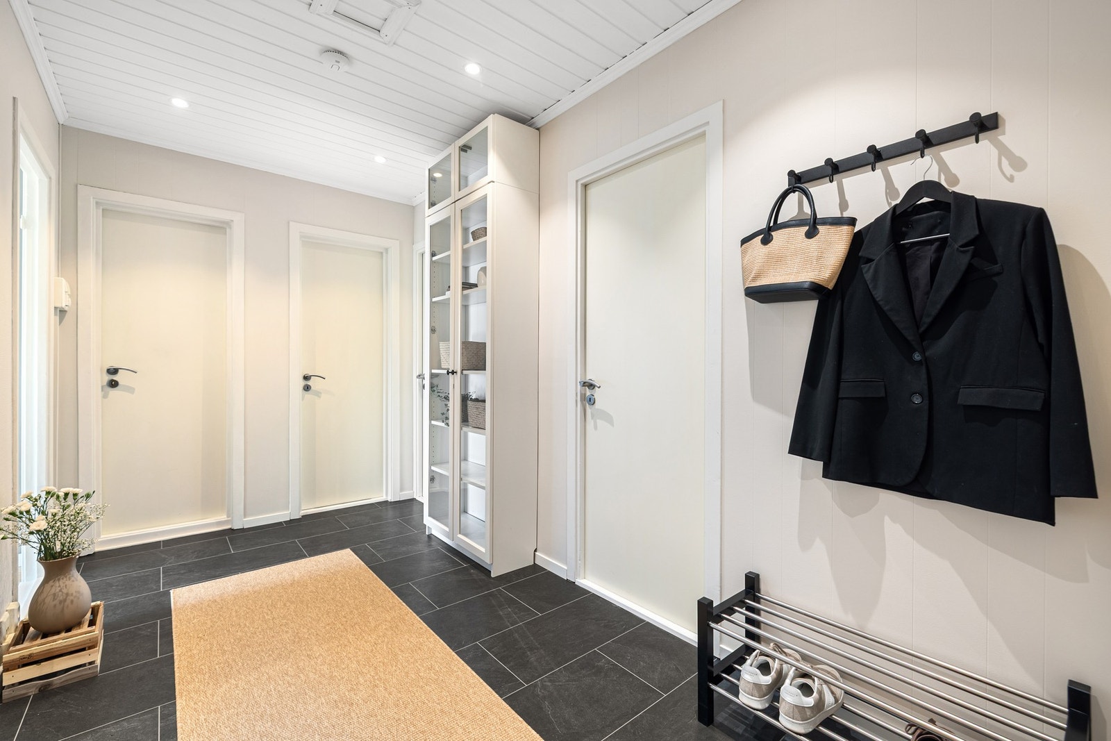Leiligheten disponerer to boder, en på loftet og en i kjeller. Galleribilde