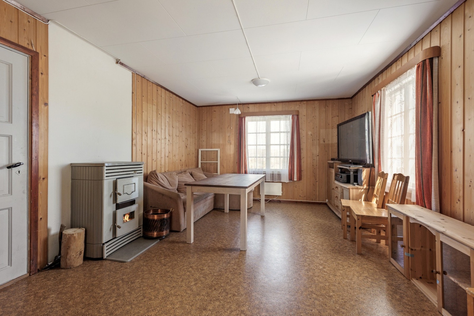 Boligen har en funksjonell planløsning som passer godt for familielivet. Galleribilde