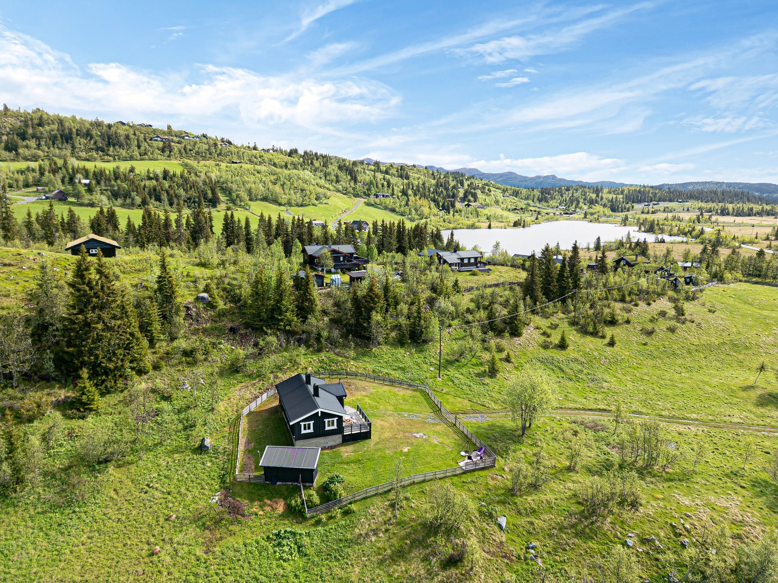 Dette er en innbydende fritidsbolig med fin beliggenhet på Gamlestølen i Etnedal kommune, ca. 880 moh. Galleribilde