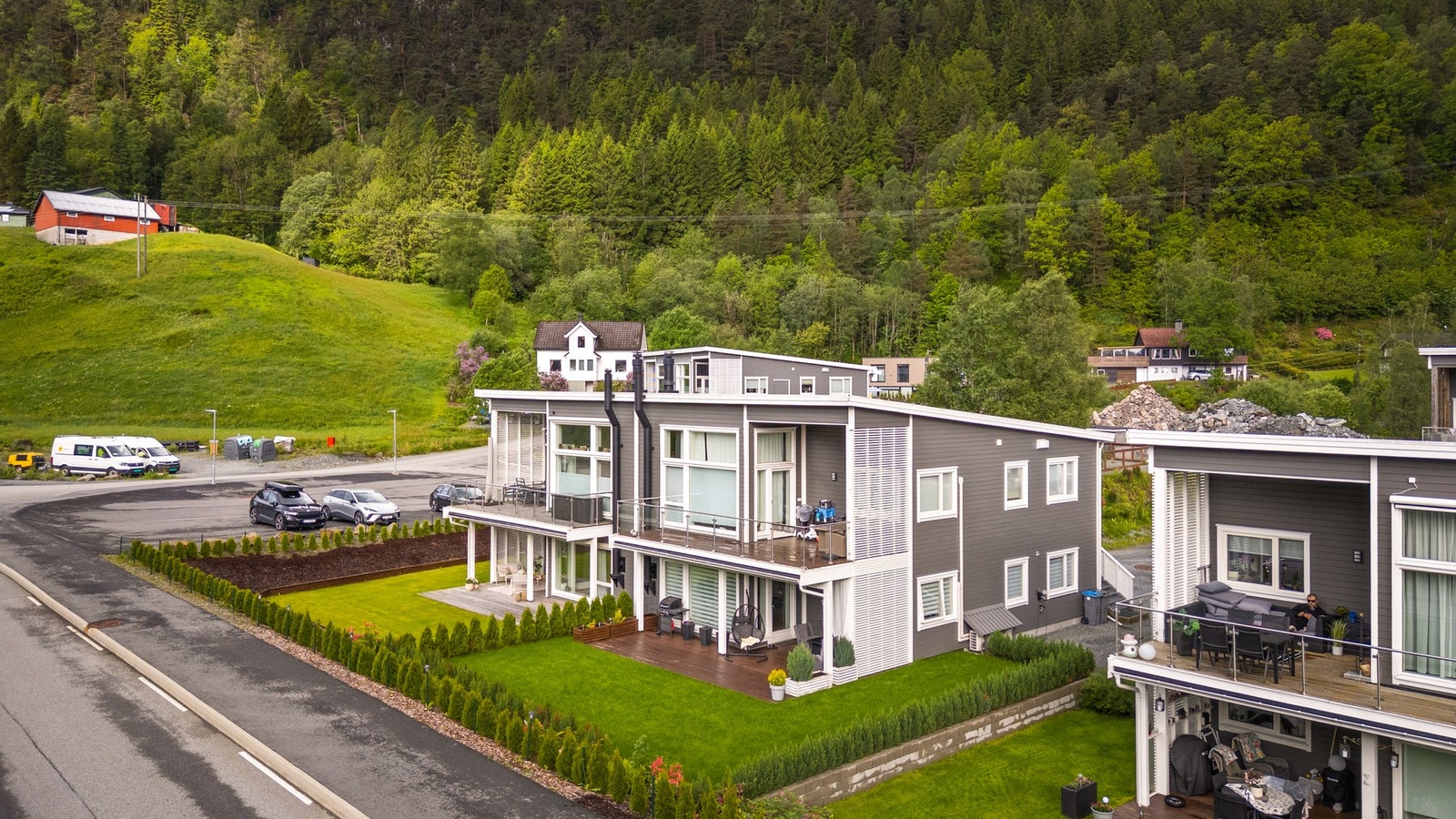 Boligen ligger ikke lange veien unna påkjøring til nye e-39, som tar deg kjapt til Bergen. Galleribilde