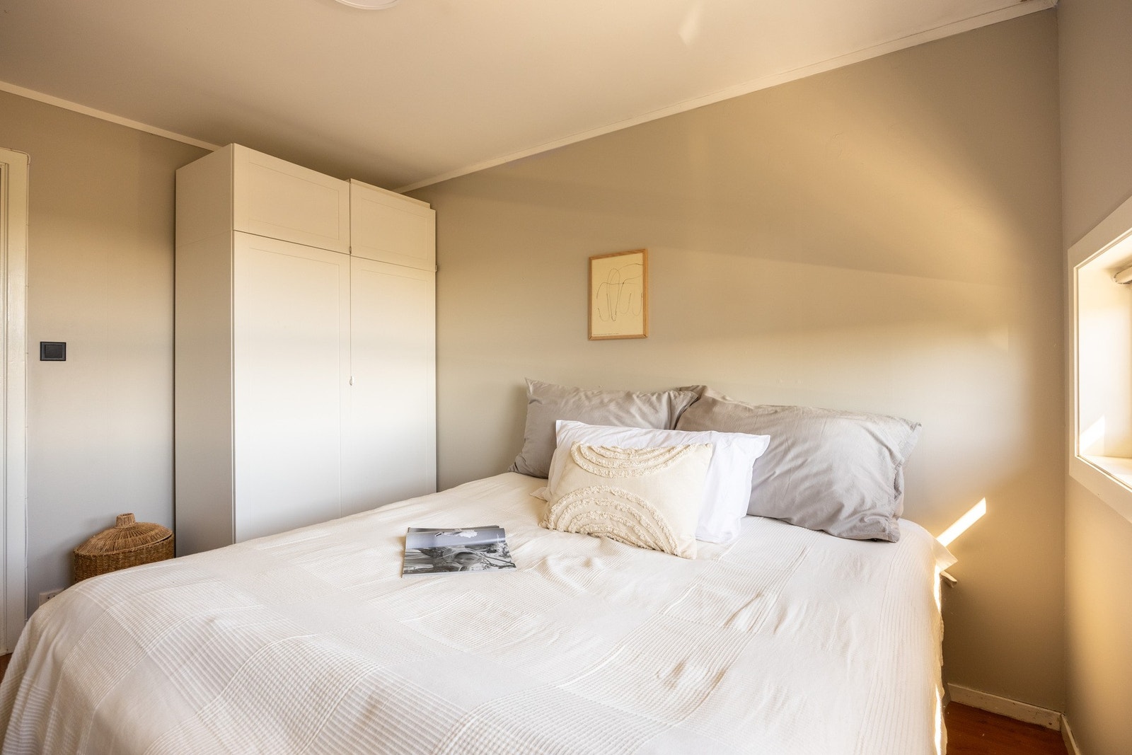 Hovedsoverom med god plass til stor dobbelseng og garderobe. Galleribilde