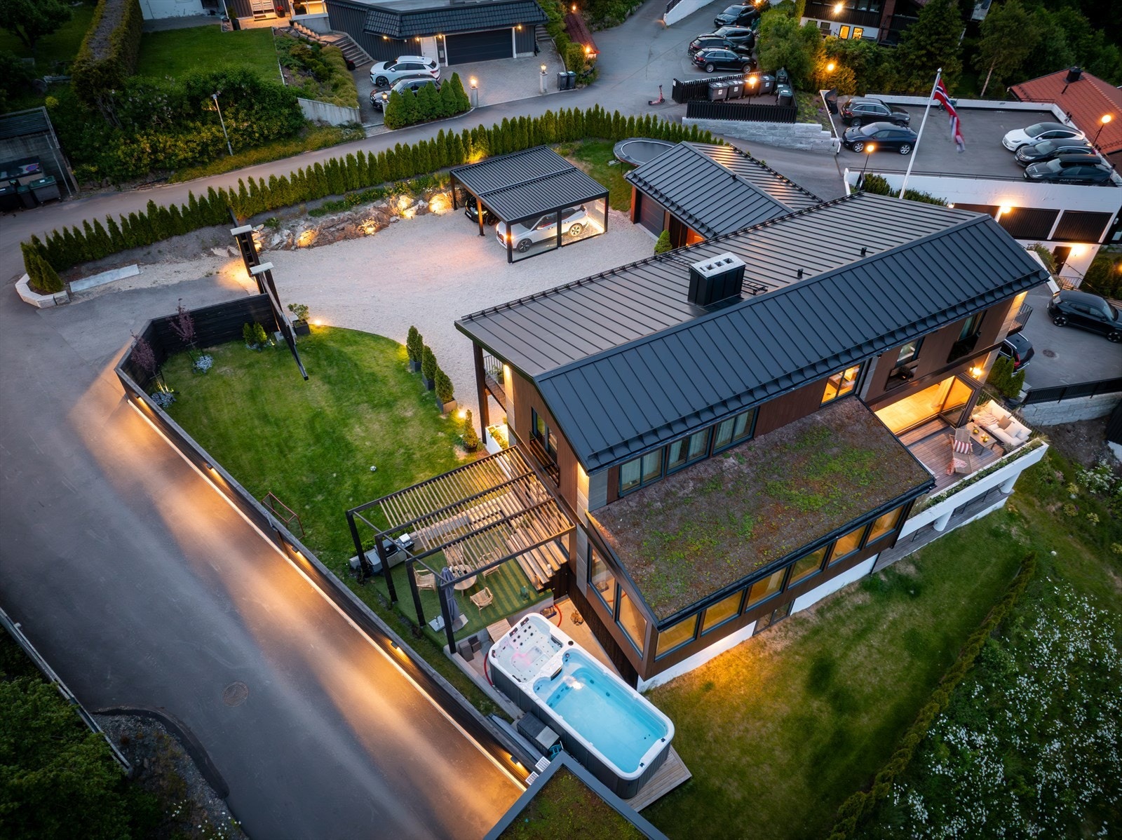 Tomten har utnyttelsesgrad på 35 som innebærer mulighet for utvidelse. Galleribilde