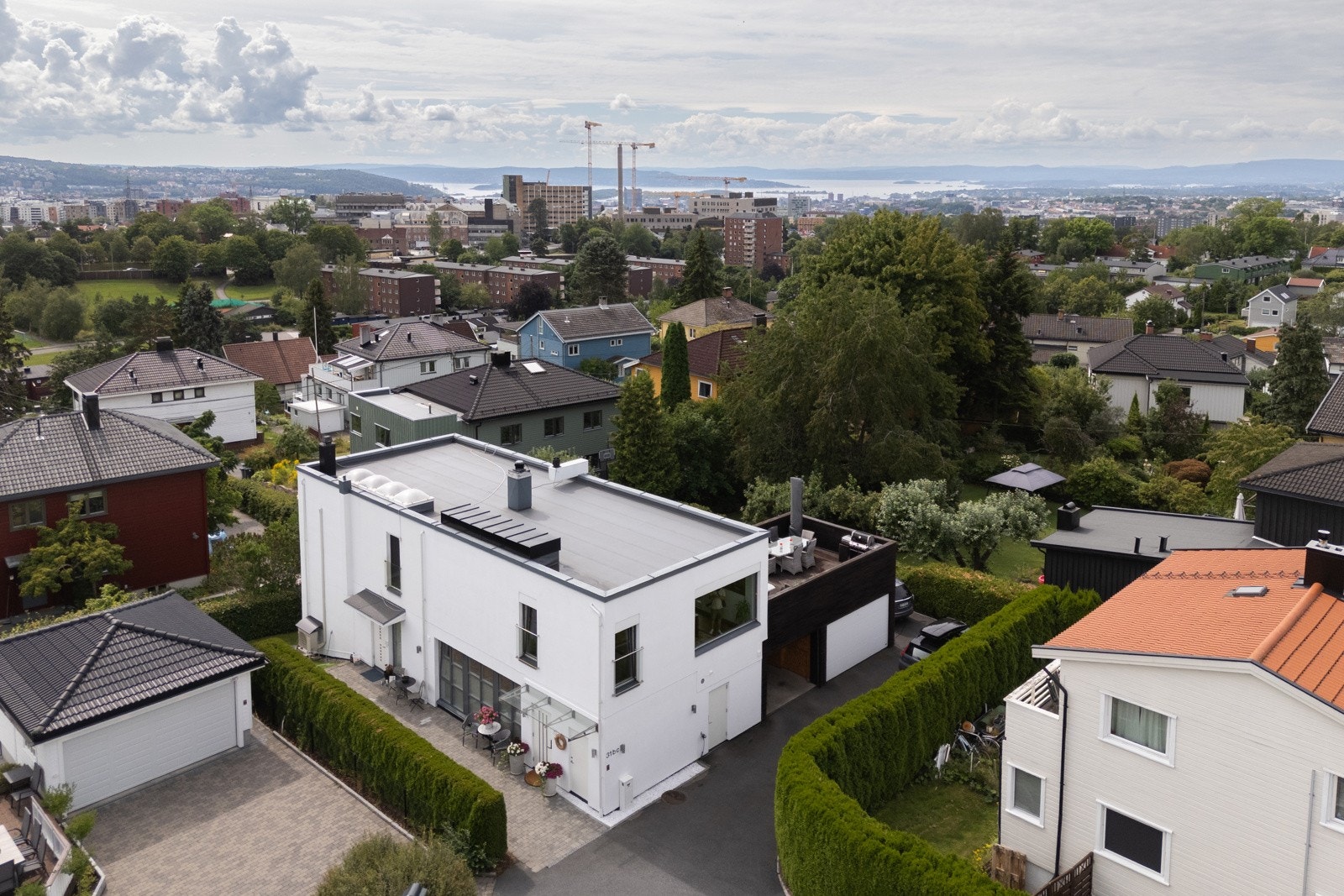 Eiendommen ligger sentralt, barnevennlig og attraktivt til. Galleribilde