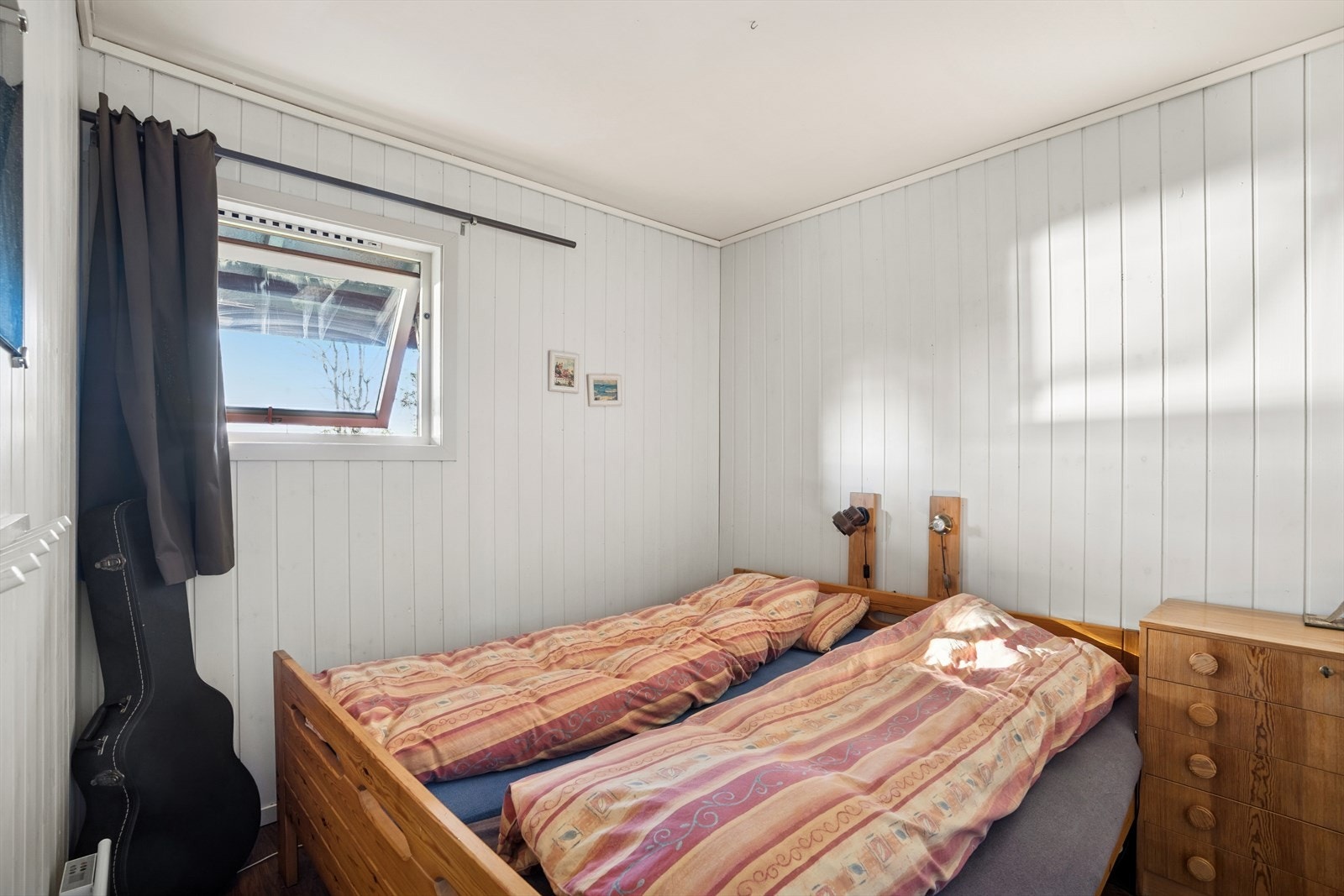 Soverommet med plass til en dobbeltseng. Galleribilde