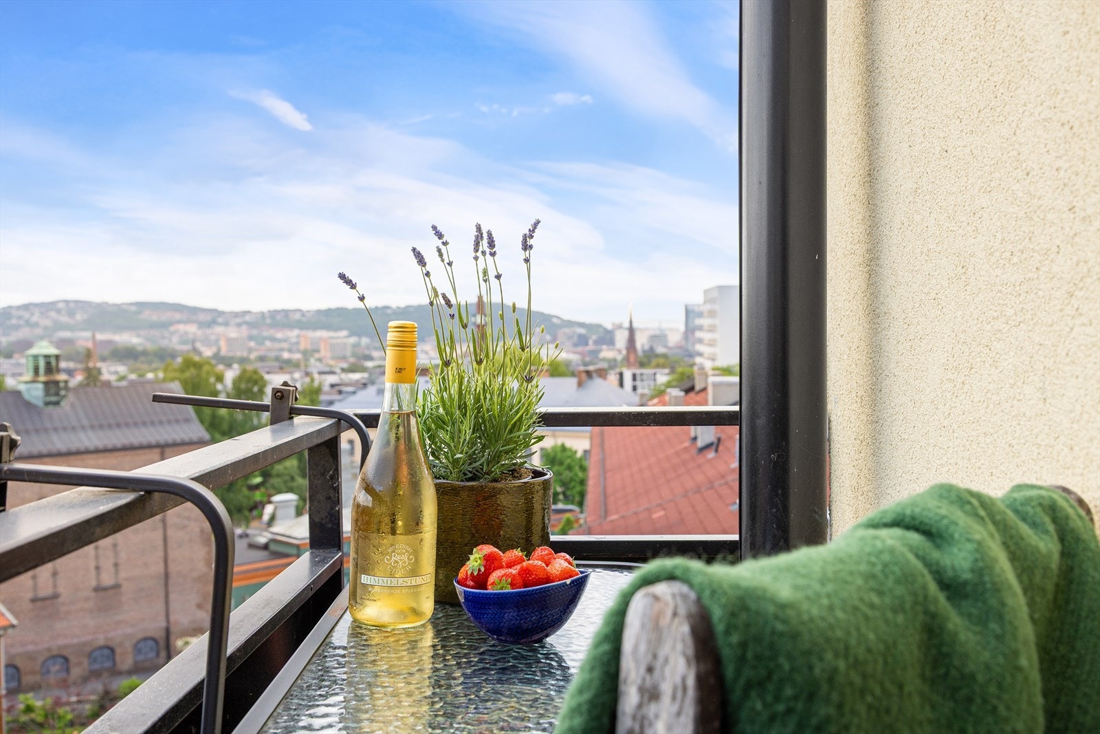 Perfekt sted å nyte morgenkaffen i rolige og hyggelige omgivelser. Galleribilde