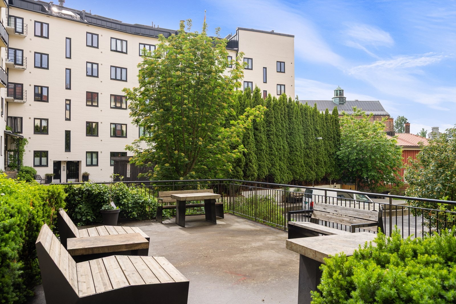 Borettslaget består av flere hyggelige sitteplasser. Galleribilde