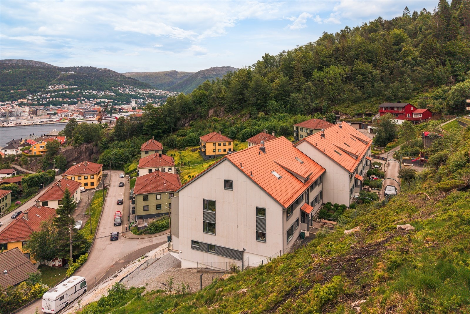 I Vågedalen har man alt man trenger i en hektisk hverdag, samtidig som man bor i et litt roligere og usjenert nabolag. Galleribilde