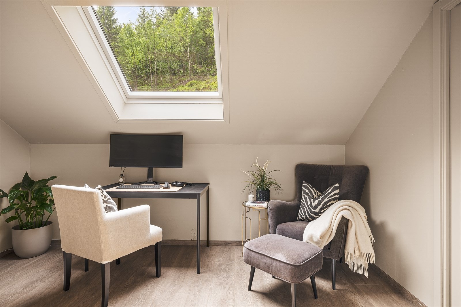 Her har man god plass til å innrede etter egen smak, og man kan lage dette til en slags "hideaway" om man ønsker. Gangen måler 9m². Galleribilde