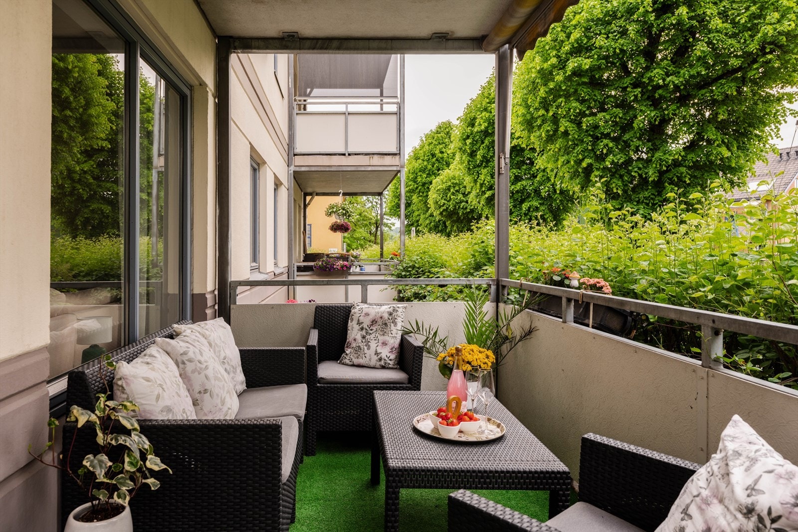 Her er det god plass til utemøbler, beplantning og grill, perfekt for hyggelige dager ute. Galleribilde