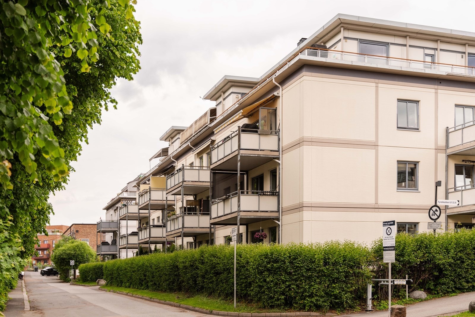 Fyrstikkalleen er en blindvei med lite gjennomgangstrafikk, som bidrar til et stille og skjermet bomiljø. Galleribilde