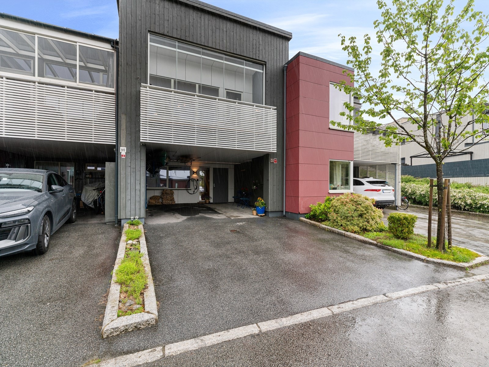 Eiendommen ligger i Solbakkane, et etablert og barnevennlig boligområde på Ålgård. Galleribilde