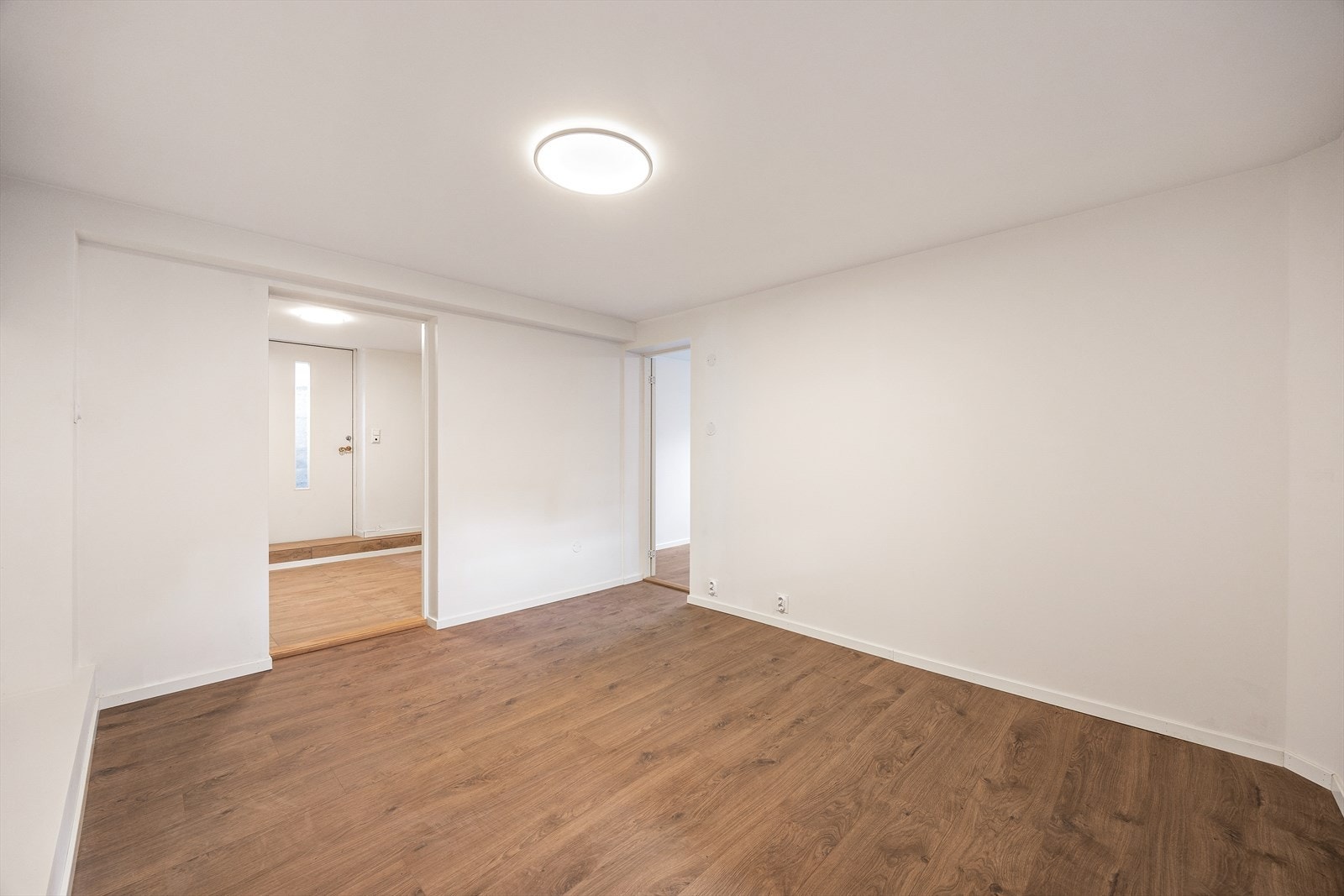 Kjelleretasjen har takhøyde på 2,16 meter. Galleribilde