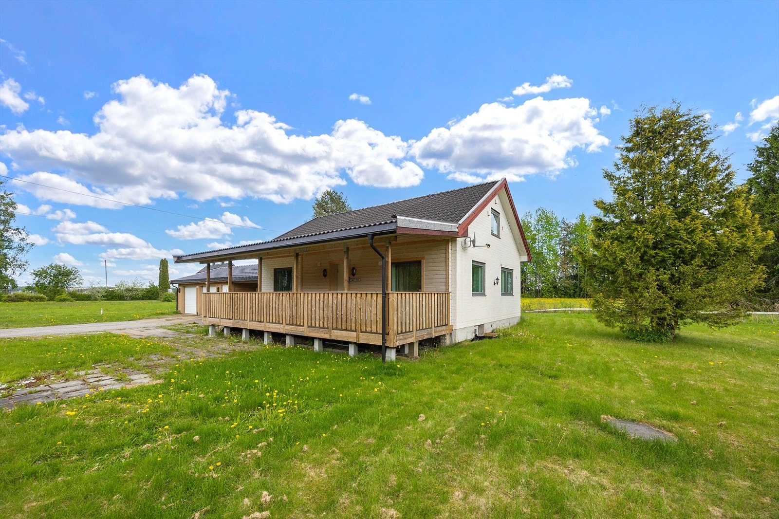 Romslig tomt på 1950m². Galleribilde