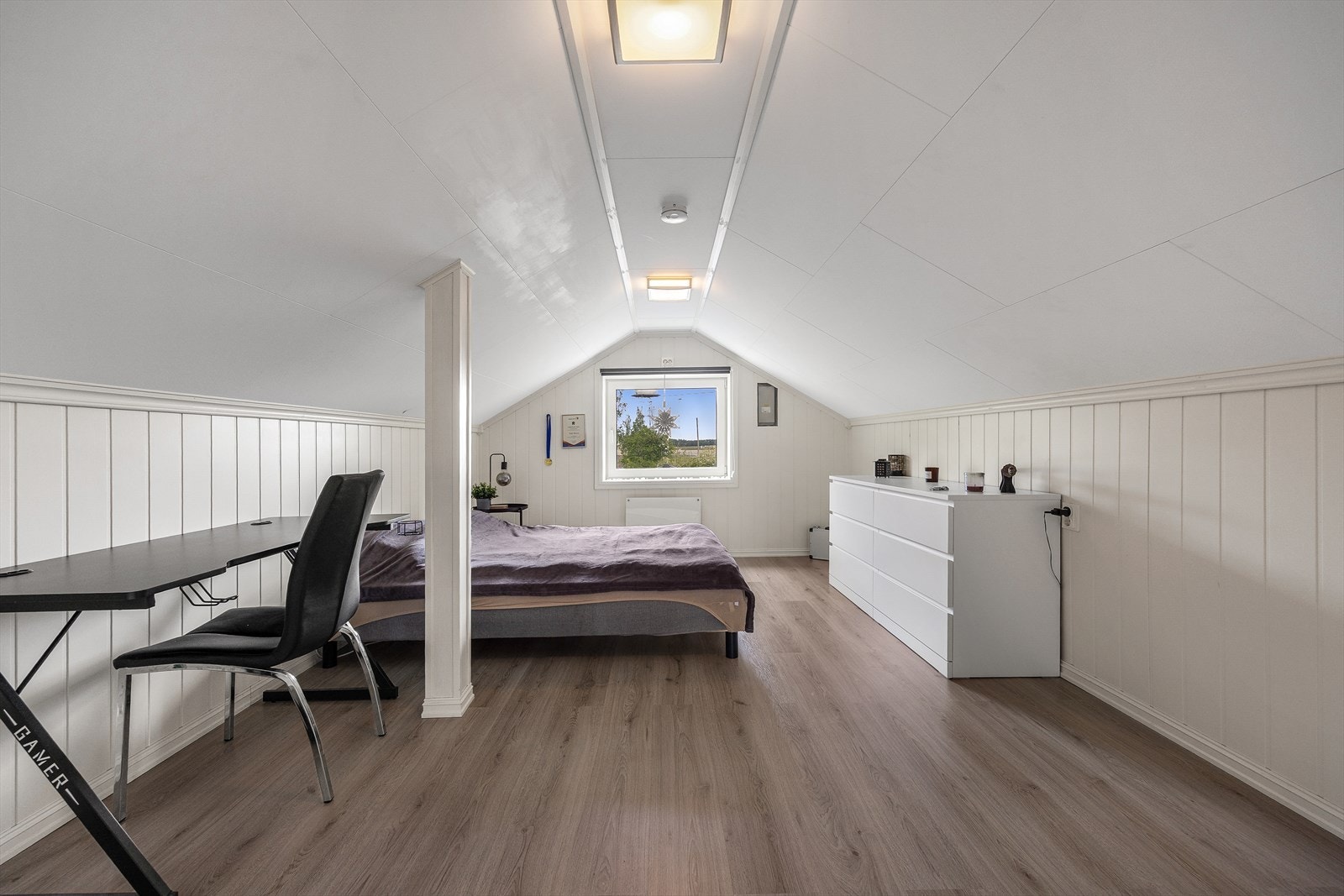 Loftsetasjen er ikke byggemeldt hos kommunen, og er ikke godkjent til varig opphold. Galleribilde
