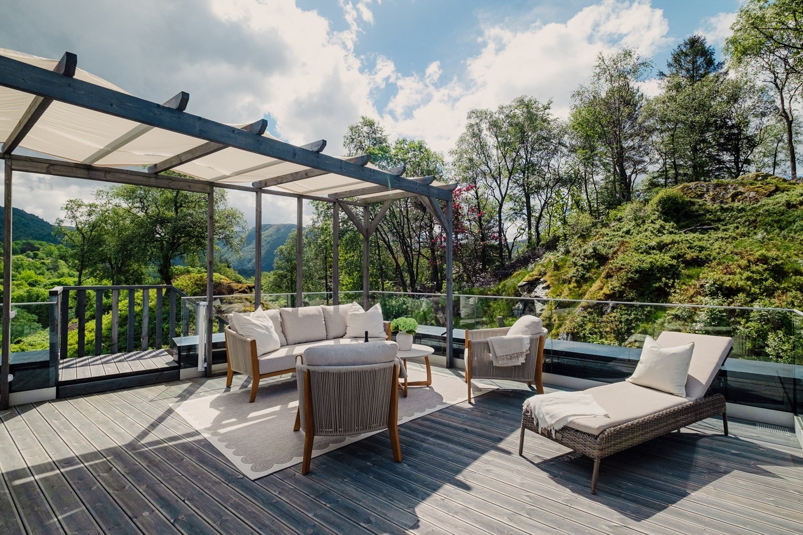 Fantastisk takterrasse på 29 kvm med gode solforhold og flott utsikt. Galleribilde