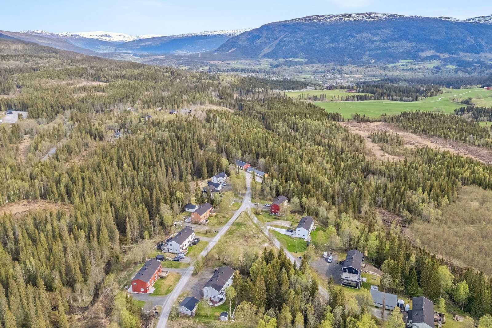 Fra eiendommen er det kort vei til turmuligheter, blant annet ved Korgfjellet og inn mot Okstindan. Galleribilde