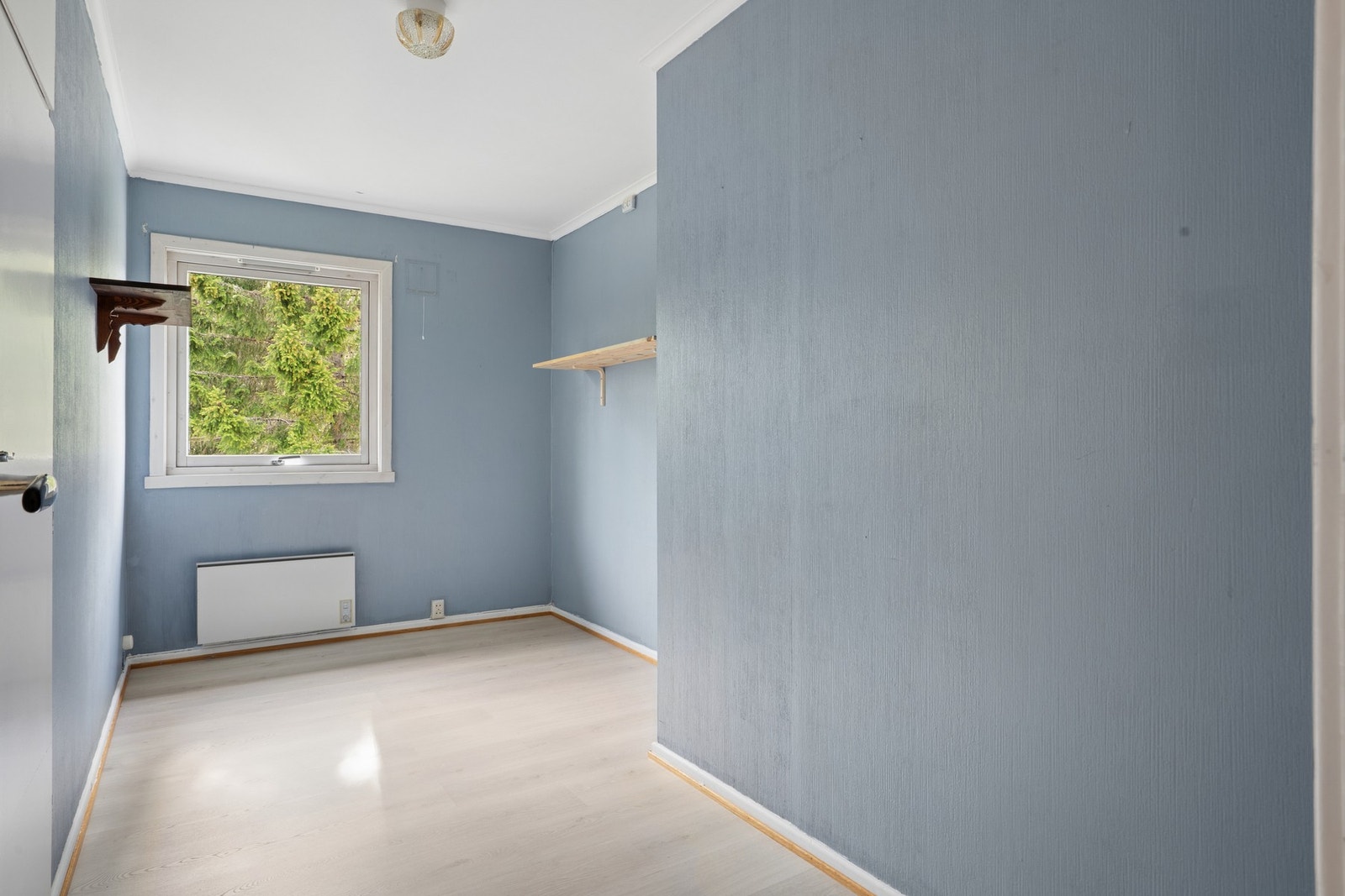 Soverom av god størrelse som egner seg godt som barnerom eller kontor. Galleribilde