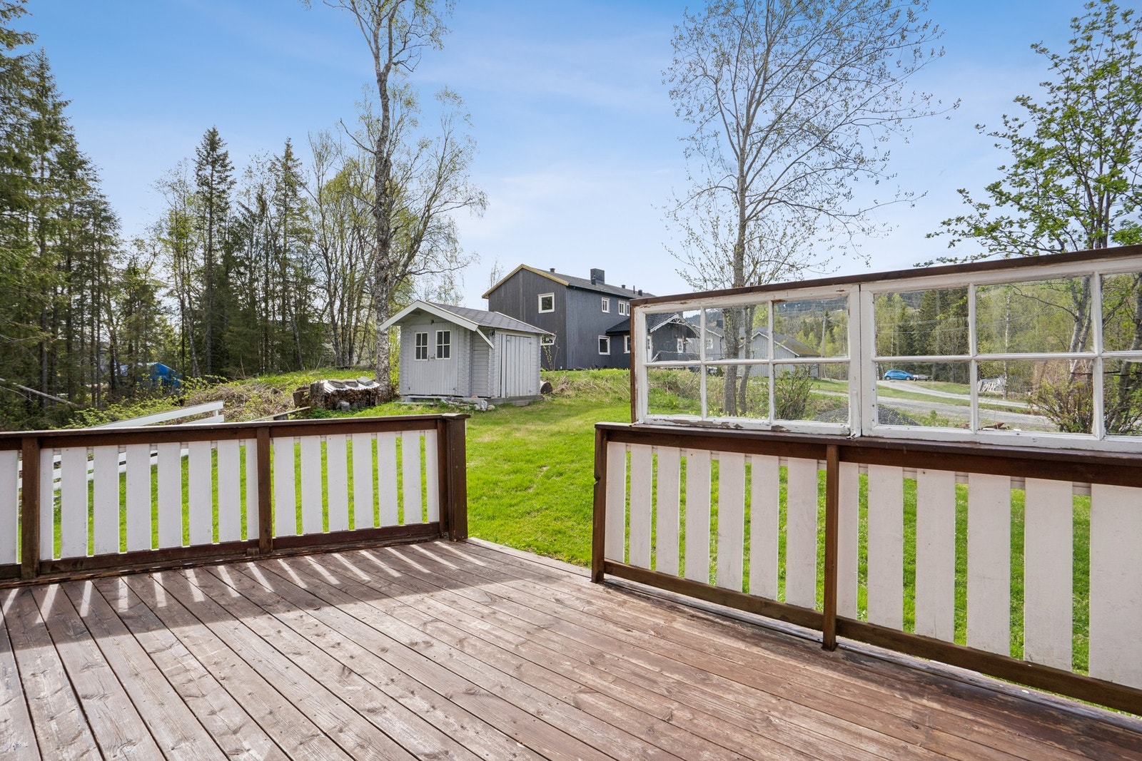 Stor terrasse på ca. 22 m² med utgang fra stuen. Galleribilde