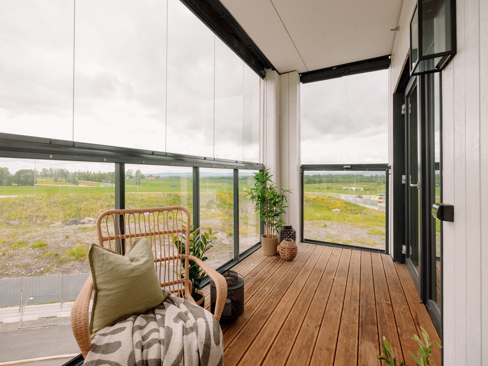 Fra stuen åpner det seg en pen og lun balkong. Galleribilde