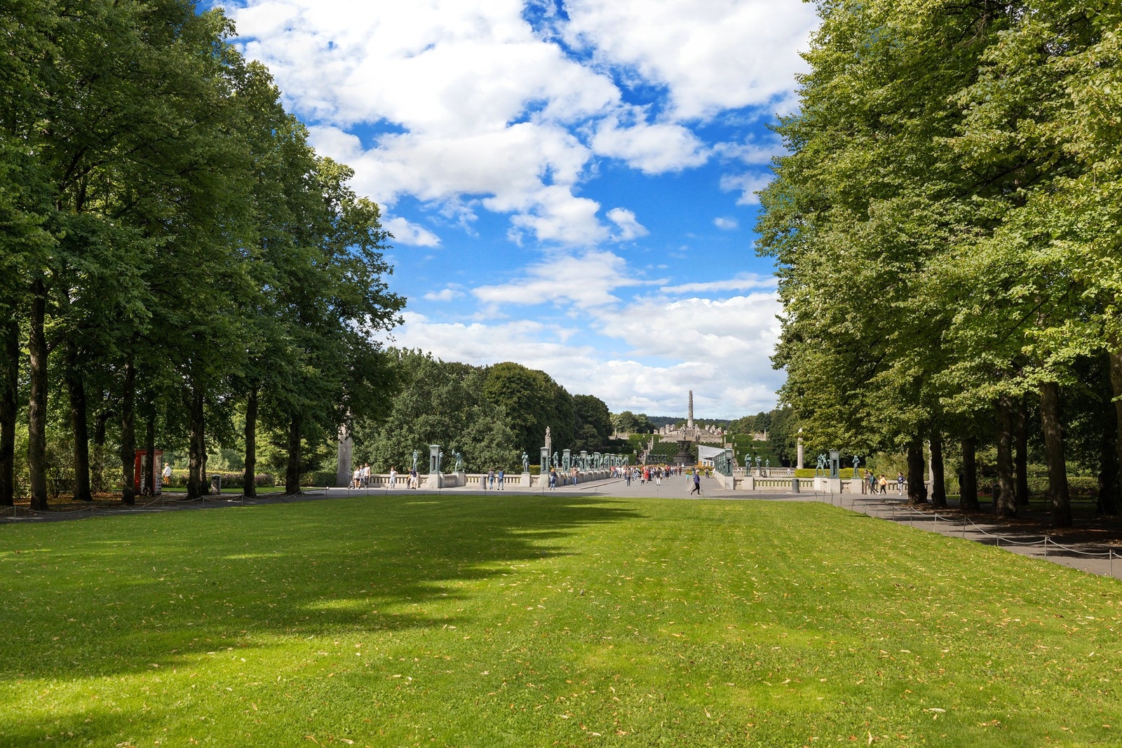 Ikoniske Frognerparken like ved. Galleribilde