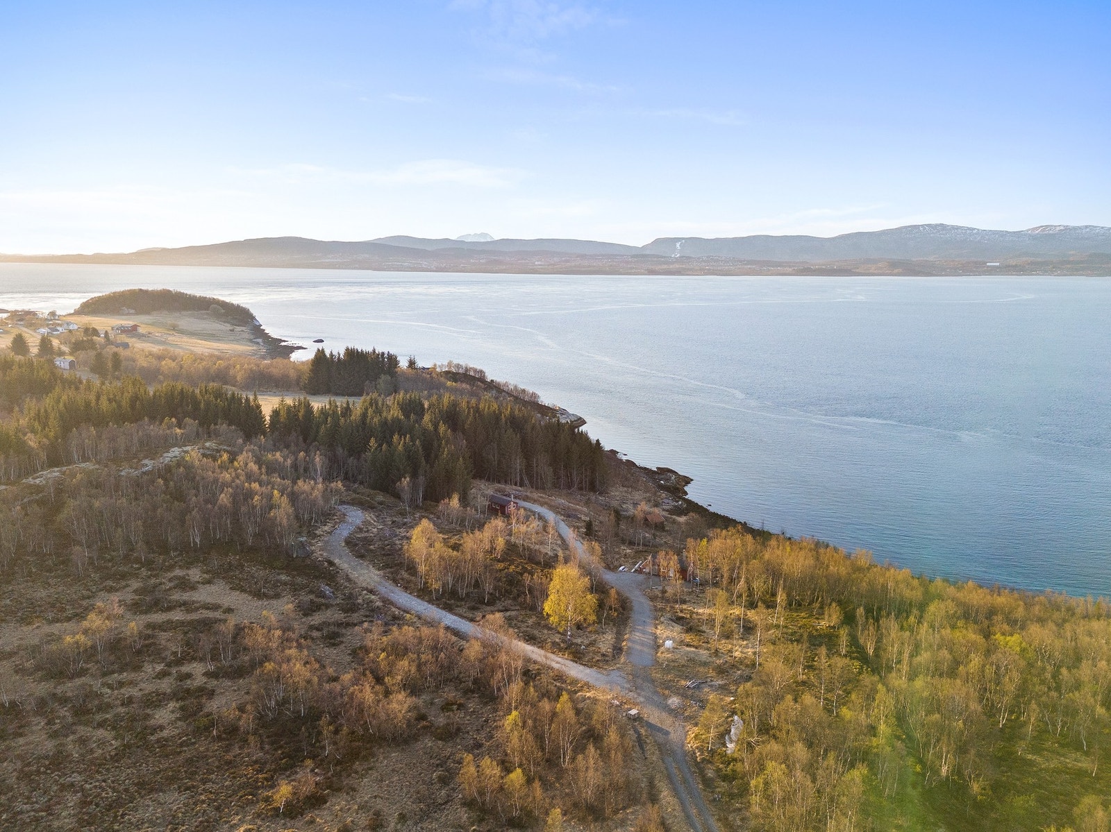 En unik mulighet til å sikre deg tomter med nærhet til både sjø og fjell. Galleribilde