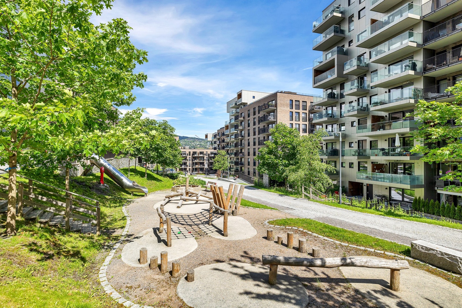 Leiligheten ligger i et moderne og veldrevet boligområde med flotte fellesområder Galleribilde