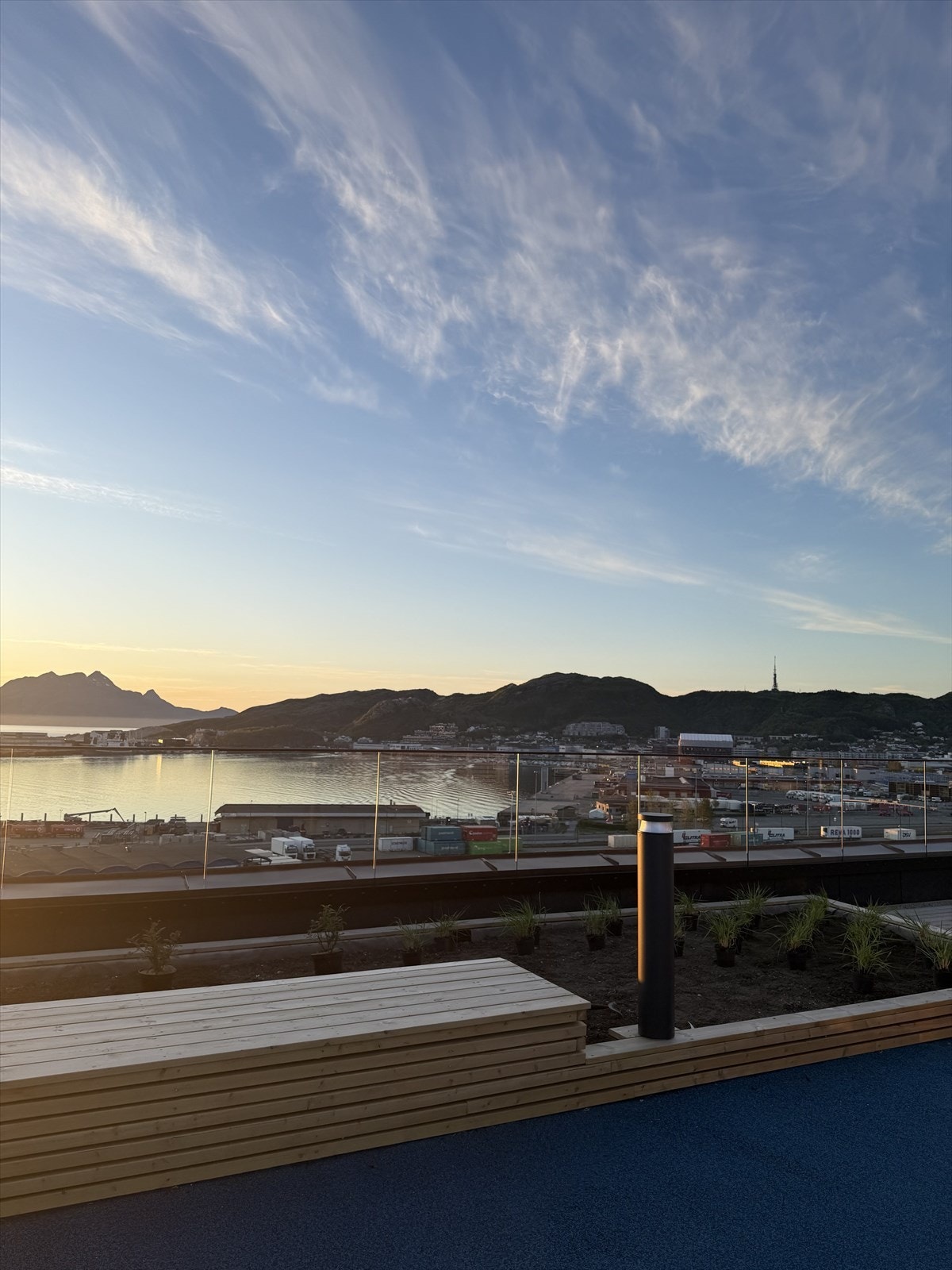 Takterrasse på kveldstid Galleribilde