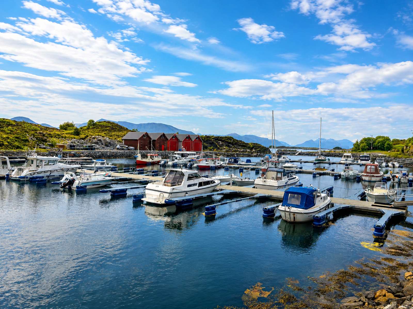 Det medfølger båtplass på småbåthavenen ca. 200 meter unna. Galleribilde