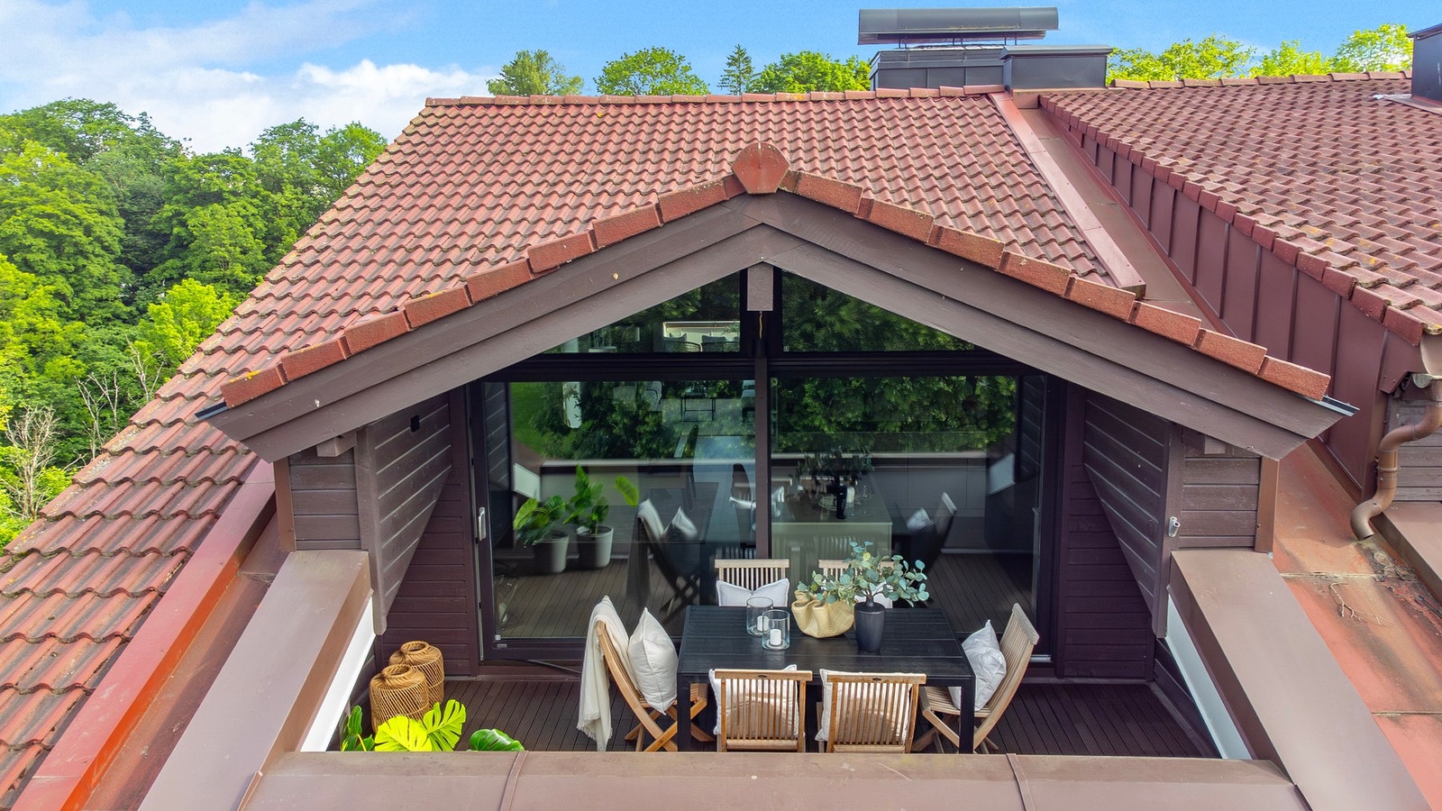 Nordvestvendt skjermet terrasse. Galleribilde