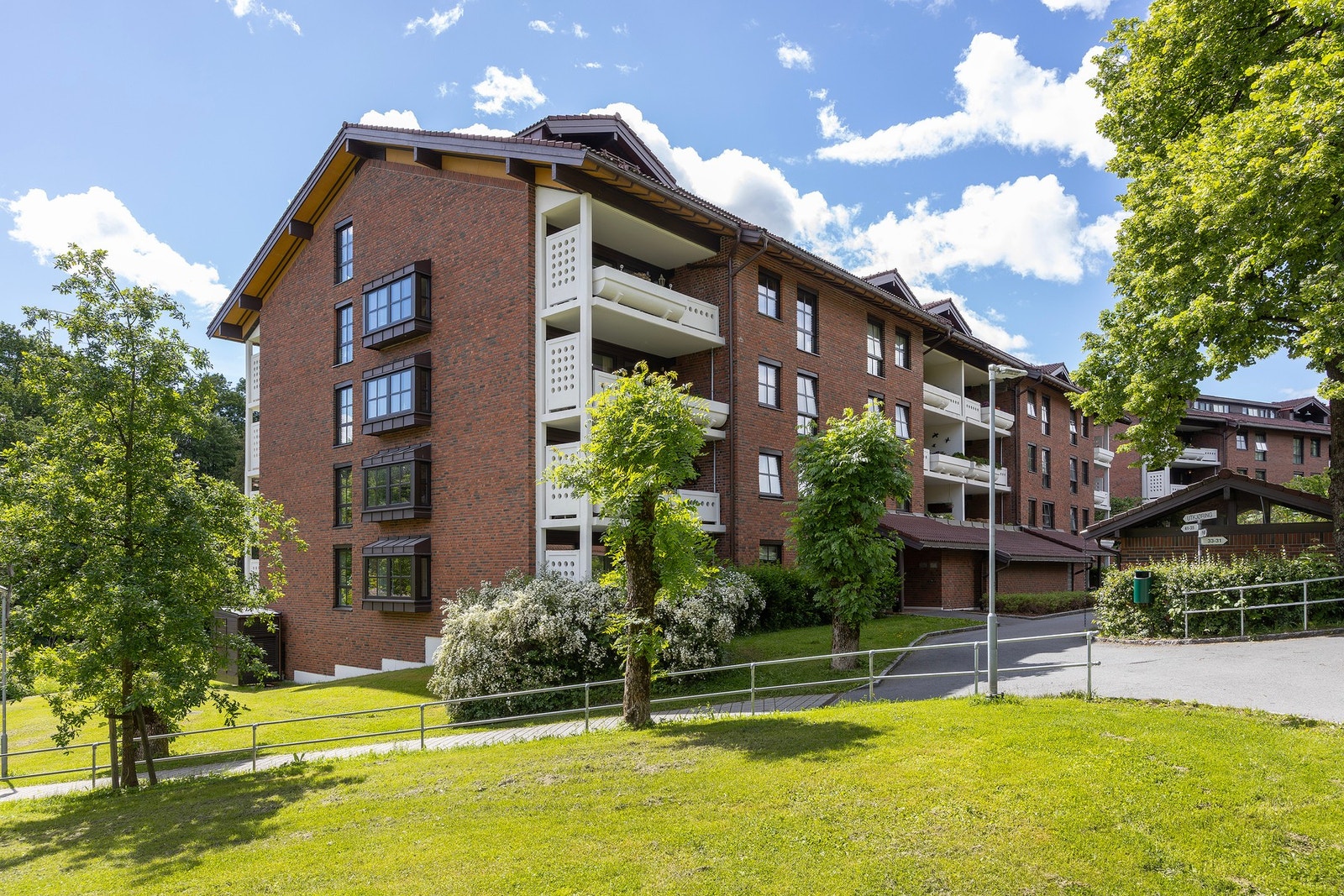 Området må oppleves for det rette inntrykk. Sameiet har flotte parkmessige fellesarealer hvor man virkelig kan nyte naturen. Galleribilde