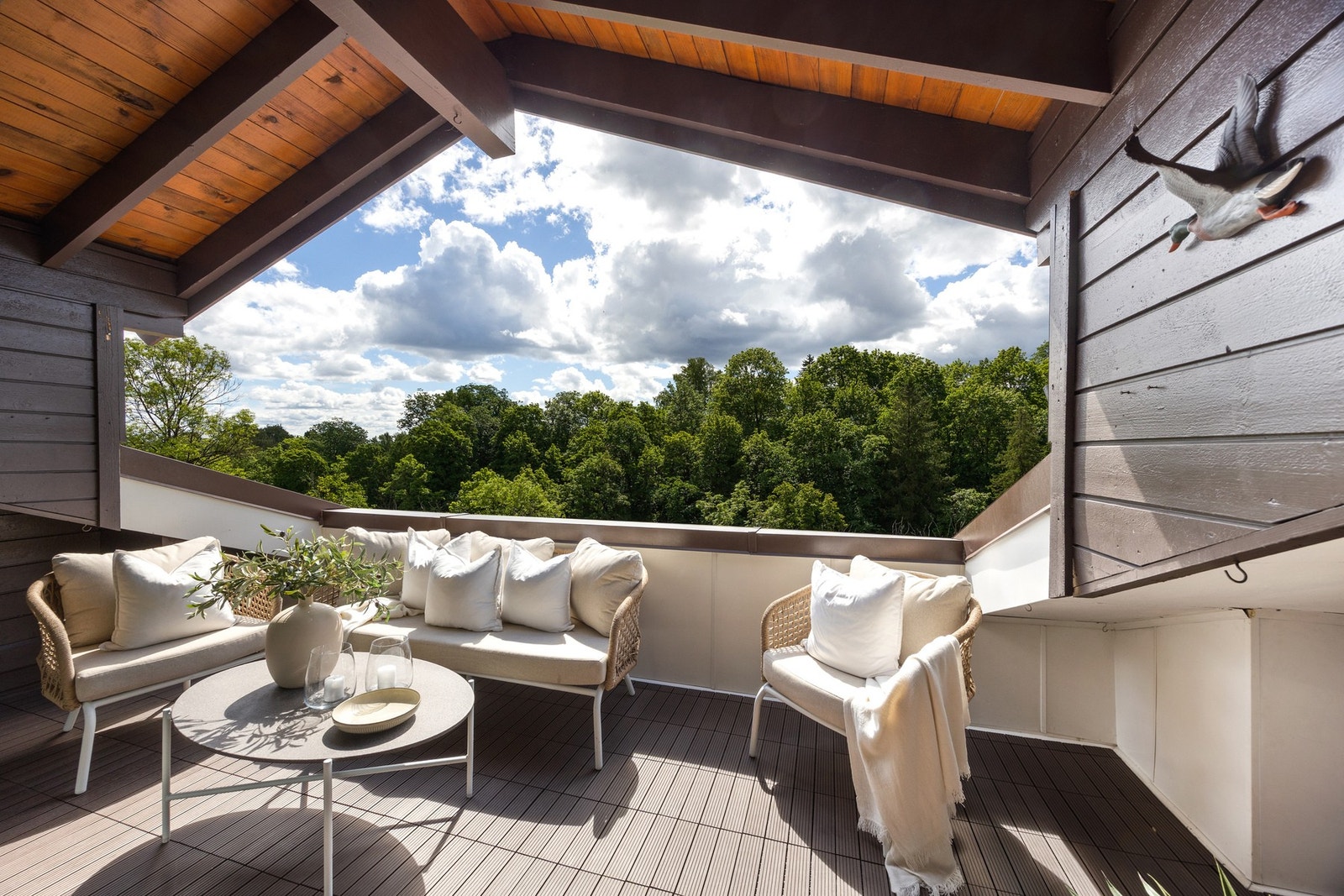 Terrassen fra stuen er 13,6 m². Galleribilde