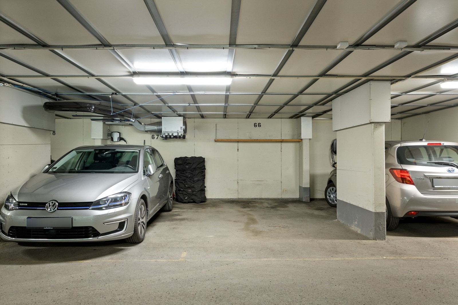 Leiligheten disponerer parkeringsplass nr. 66. Det er etablert infrastruktur for elbilladere. Galleribilde