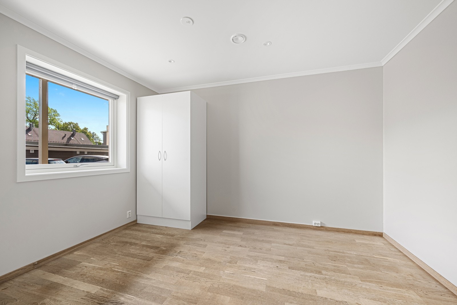 Leiligheten har 2 soverom - Begge har garderobeskap Galleribilde